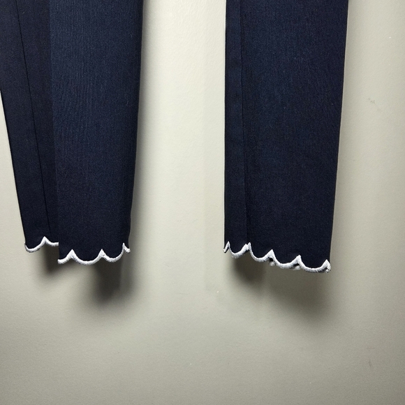 ⭐️Van Heusen Navy Stretch Ankle Pants With Scalloped Hem  Size 2 - Picture 3 of 4